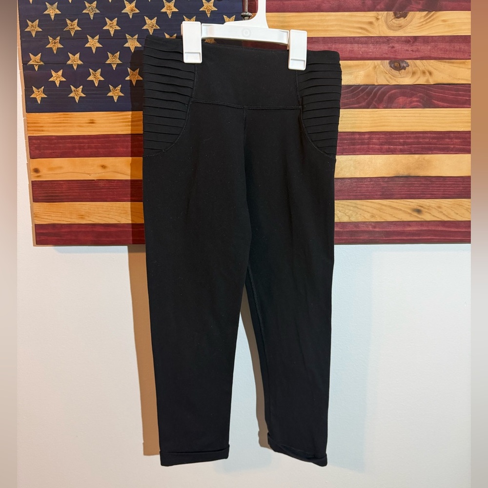 Lululemon Black Side Pleated 25" Cropped Leggings